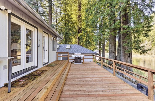 Crescent City Cottage | Riverfront Crescent City Home, 8 Mi to Beach!