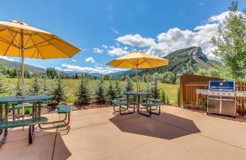 Avon Hotel | Riverfront Escape #320