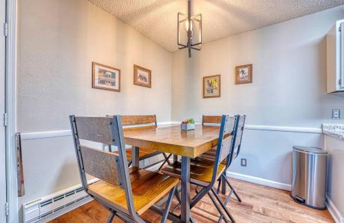 Avon Apartment | Riverfront family-friendly condo