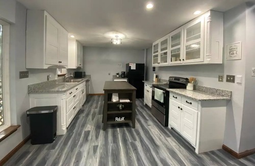 Dennis House | Riverfront, Fire Pit, Arcade room, Pool Table, Air Hockey, Table Tennis, kayaks!