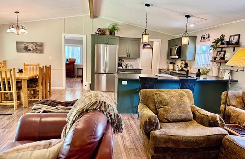 Trail House | Riverfront Gem with Big Deck, Fishing & Adventure. Comfy beds, upgraded beauty