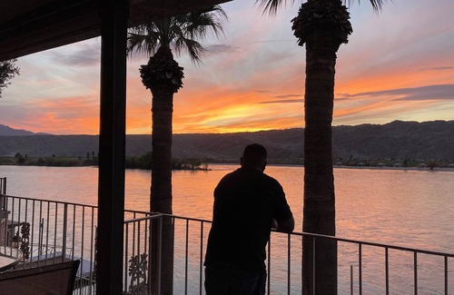 Holiday Shores House | RIVERFRONT HOME SLEEPS UP TO 14