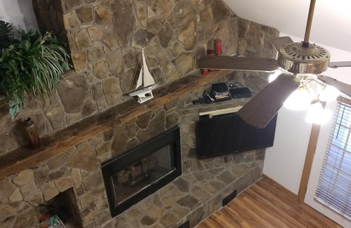 Luray Cabin | RIVERFRONT, large private property, close to the town of Lura