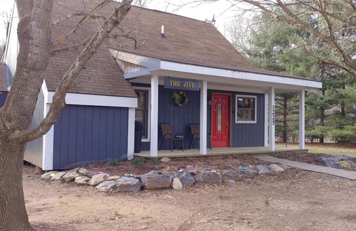 Luray Cabin | RIVERFRONT, large private property, close to the town of Lura