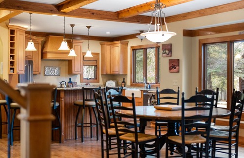 Bellaire Cabin | [Riverfront Lodge] ~ Downtown Bellaire ~ Walking Distance to Short's& Downtown!