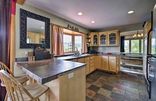 Tamarack Resort Apartment | Riverfront Lodge/Sleeps 22+/Hot Tub/Fireplace/Ride-out snowmobile trail access/Sports Bar & Game Room/Huge kitchen & dining room/Between Tamarack & Brundage