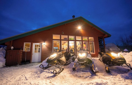 Tamarack Resort Apartment | Riverfront Lodge/Sleeps 22+/Hot Tub/Fireplace/Ride-out snowmobile trail access/Sports Bar & Game Room/Huge kitchen & dining room/Between Tamarack & Brundage