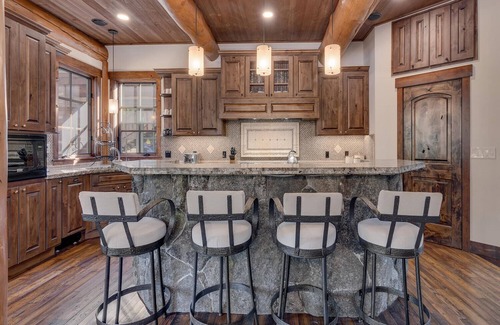 Olympic Valley House | Riverfront Lodge - TLUXP