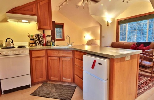 Beaver Apartment | Riverfront Loft Retreat w/BBQ & Fire Pit