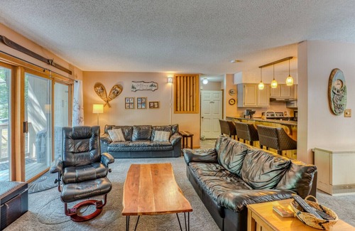 Lincoln Apartment | Riverfront Oasis at Loon