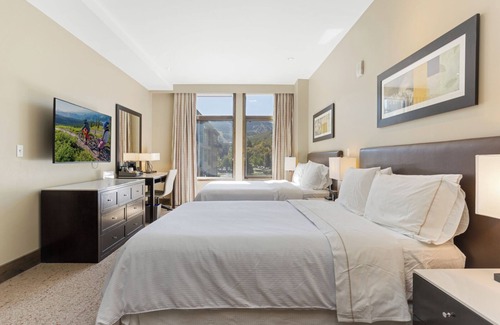 Avon Hotel | Riverfront Resort & Spa w Gondola | WR421B