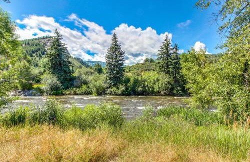 Avon Hotel | Riverfront Resort