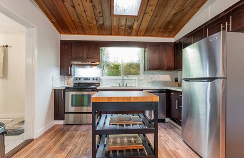 Baddow Cottage | Riverfront Retreat - Large Family Cottage with Games Room, Hot Tub and Sauna