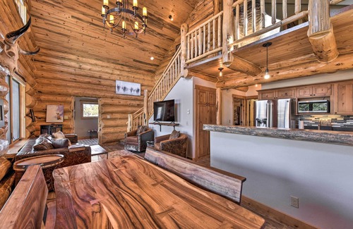 Buena Vista Cabin | Riverfront Retreat w/Hot Tub: Fish & Hike!