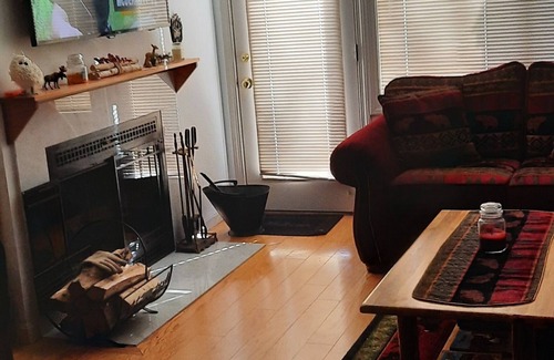 Lincoln Condo | Riverfront Rustic condo with mountain views