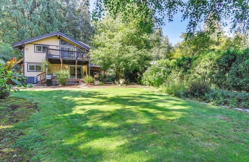 Sandy Apartment | Riverfront Sandy Retreat, Fish & Kayak On-site