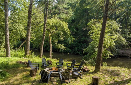 Ellijay Cabin | Riverfront - Secluded - 10 minutes to town!