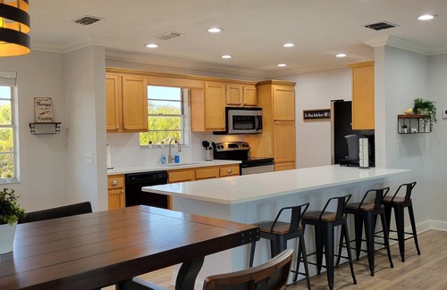 Braden River House | Riverhouse. Kayaks included and wildlife included!