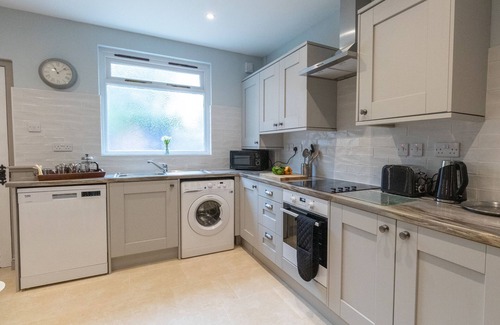 Upwey Cottage | RIVERHOUSE LODGE, family friendly, with a garden in Upwey