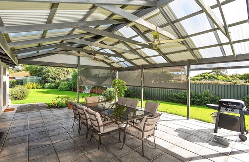 Goolwa South House | Riverport Retreat - Pet Friendly, close to the river, free Wifi + linen included