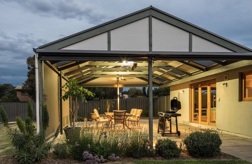Goolwa South House | Riverport Retreat - Pet Friendly, close to the river, free Wifi + linen included