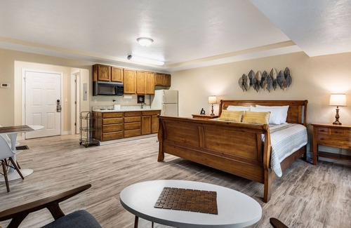 Bend Cottage | "Riverrun Retreat" Cottage along the Deschutes River, near Downtown Bend