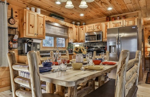 Ellijay Cabin | Rivers Edge - Luxury on the Cartecay River - No Pets