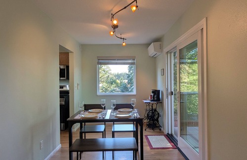 Battle Ground House | River’s Edge Spacious 2-Story Guest House by the River