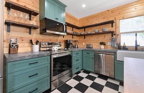 Pinecrest Cabin | Rivers Resort Cabin #1 "Millport"