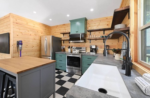 Pinecrest Cabin | Rivers Resort Cabin #1 "Millport"