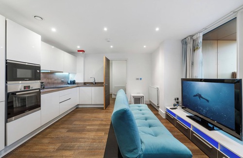 Surrey Docks Apartment | Riverside 1BR| 20min->City Centre | Easy Transport