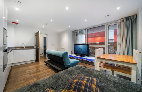 Surrey Docks Apartment | Riverside 1BR| 20min->City Centre | Easy Transport