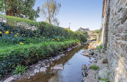 Llangorse House | Riverside Barn - LLangorse