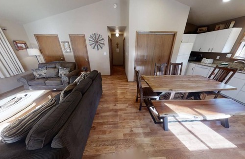 Red River Cabin | Riverside Cabin - In Town - New Property - Pet Friendly