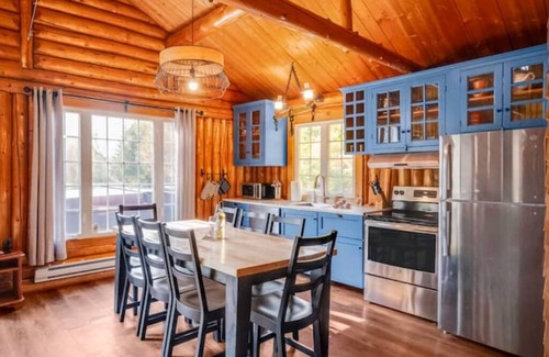 Saint-Raymond Cabin | Riverside Cabin: Kayaking, Fishing, and Relaxation