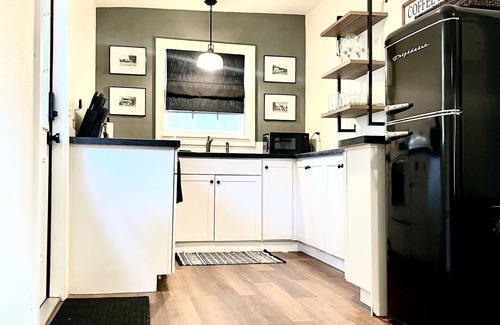 Inverness House | Riverside Chic 180° water views - fish/boat/kayak - pet friendly