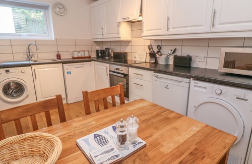 Flushing House | RIVERSIDE COTTAGE, family friendly, with a garden in Flushing
