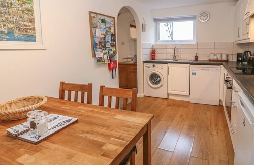 Flushing House | RIVERSIDE COTTAGE, family friendly, with a garden in Flushing