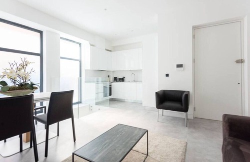 London City Centre Apartment | Riverside Elegance 3 Bedroom near Trafalgar Sq