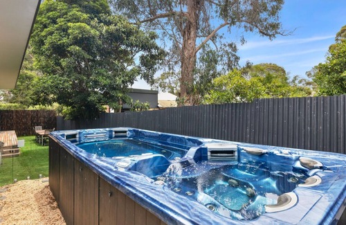 Anglesea House | Riverside Escape, easy access to local attractions.