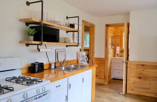 Indian River Cabin | Riverside Escape Perfect for Families & Friends