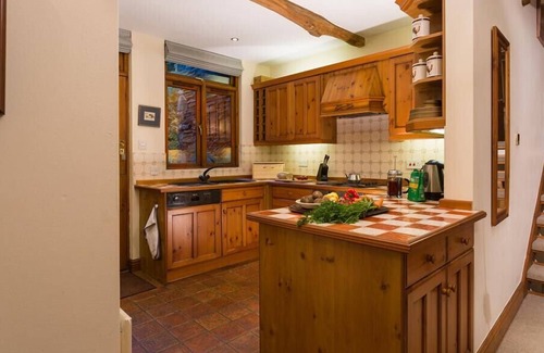 Windermere House | RIVERSIDE, family friendly, with open fire in Troutbeck