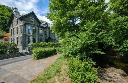 Ambleside House | Riverside