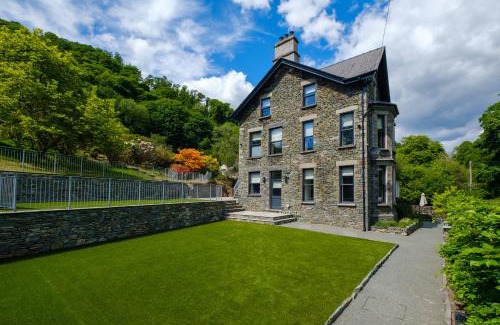 Ambleside House | Riverside