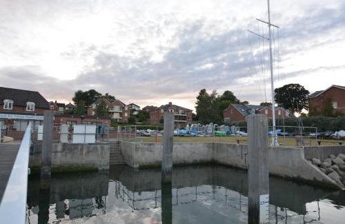 Hamble-le-Rice Hotel | Riverside House