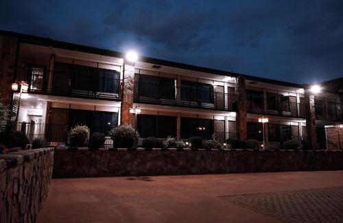 Danville Hotel | Riverside Inn & Suites near Danville Caesers Casino and Danville Mall