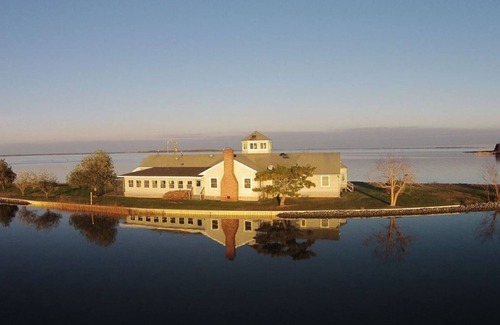 Fishing Creek Bed & Breakfast | Riverside Lodge Bed & Breakfast on the Honga River UNIT A