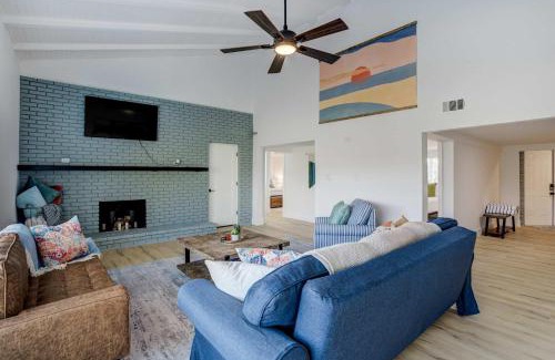 Braden River Apartment | Riverside Luau Tiki Hut Fire Pit & Outdoor Fun