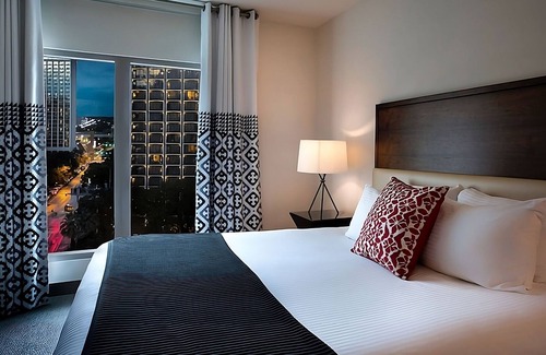 Downtown San Antonio Hotel | Riverside Luxury in San Antonio! City View Units Near Historic Market Square