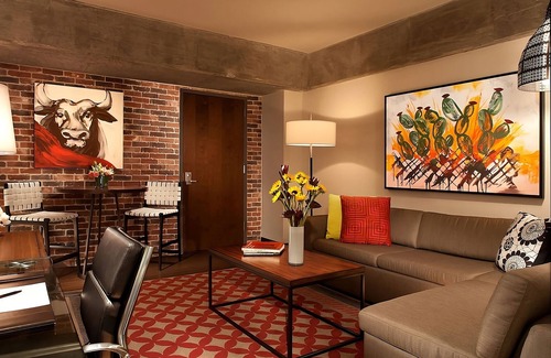 Downtown San Antonio Hotel | Riverside Luxury in San Antonio! City View Units Near Historic Market Square